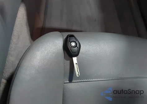 2004 BMW 325Xi z USA, uszkodzony, nr VIN WBAEU33464PR06058